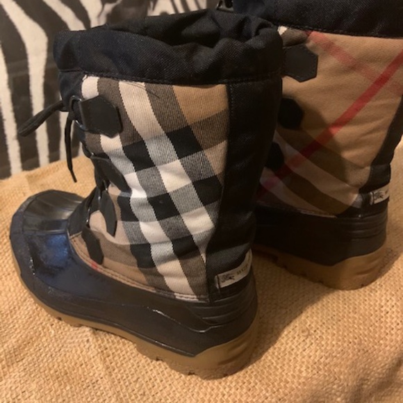 burberry snow boots